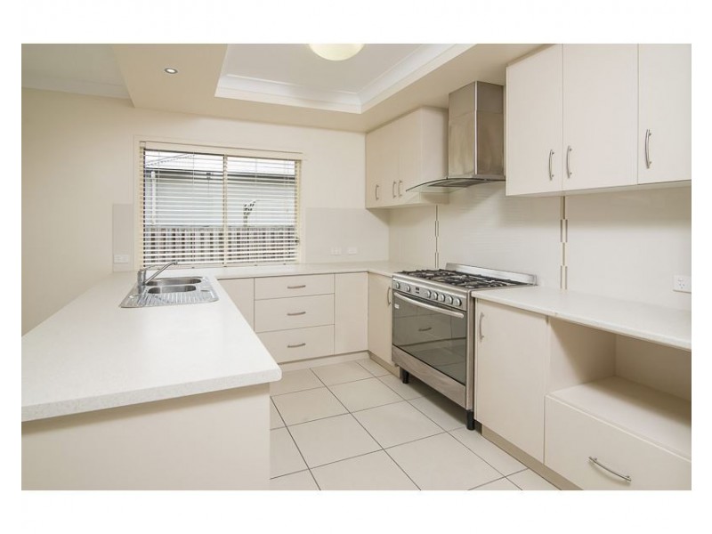 4 John Markwell Pde, Daisy Hill QLD 4127
