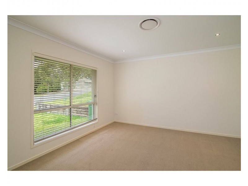 4 John Markwell Pde, Daisy Hill QLD 4127