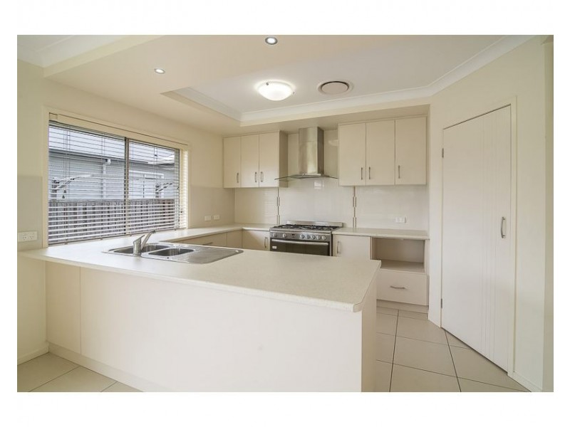 4 John Markwell Pde, Daisy Hill QLD 4127