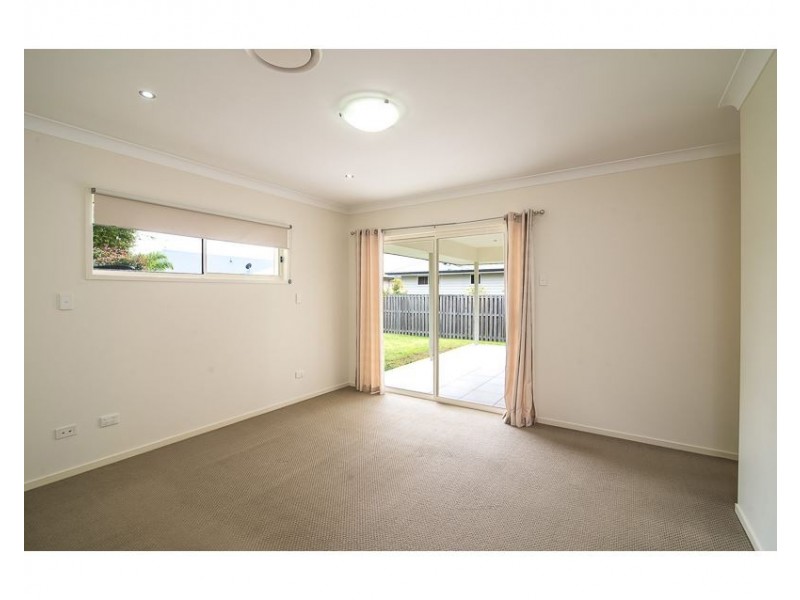 4 John Markwell Pde, Daisy Hill QLD 4127