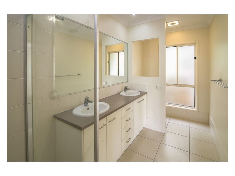 4 John Markwell Pde, Daisy Hill QLD 4127