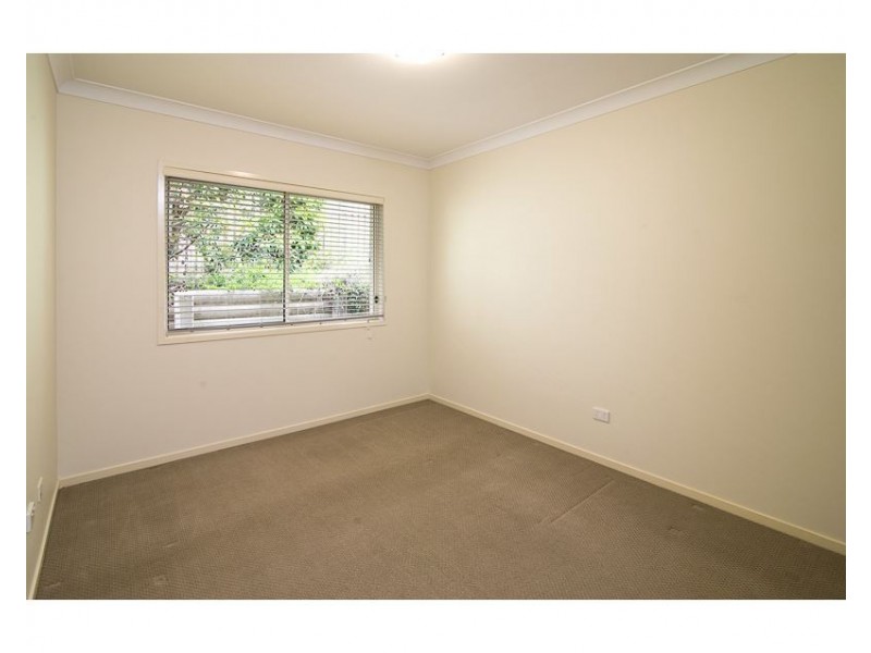 4 John Markwell Pde, Daisy Hill QLD 4127