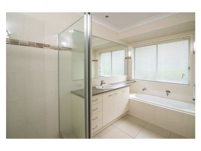4 John Markwell Pde, Daisy Hill QLD 4127
