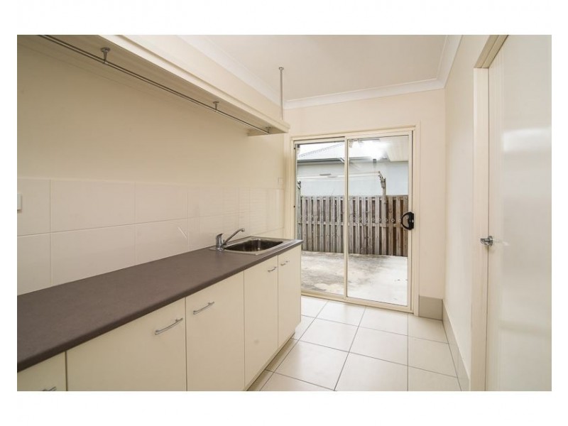 4 John Markwell Pde, Daisy Hill QLD 4127