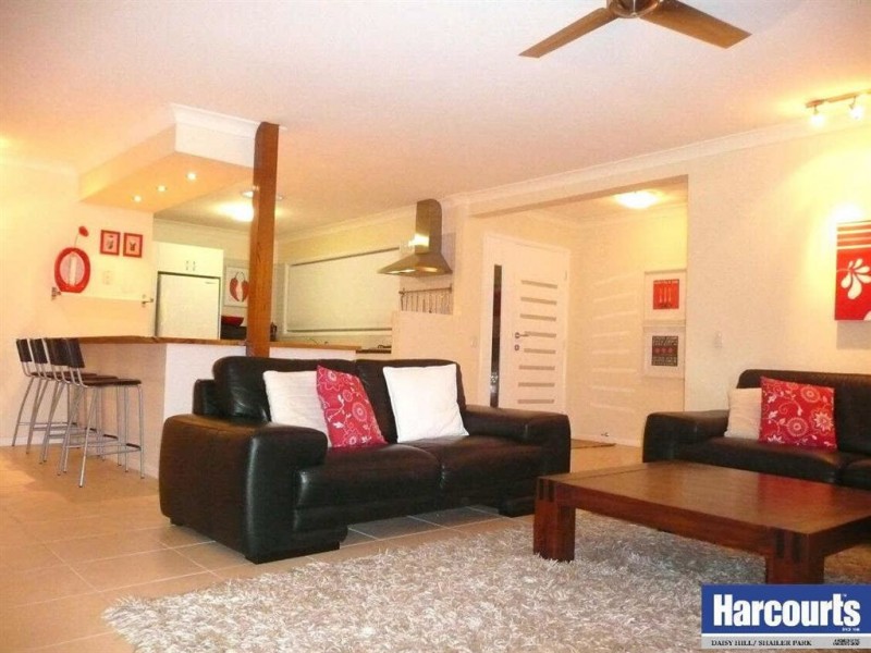 7 Wenlock Cres, Springwood QLD 4127