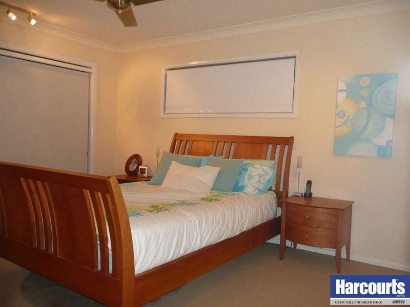 7 Wenlock Cres, Springwood QLD 4127