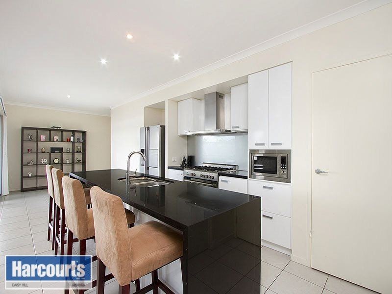 33 Frankland Av, Waterford QLD 4133