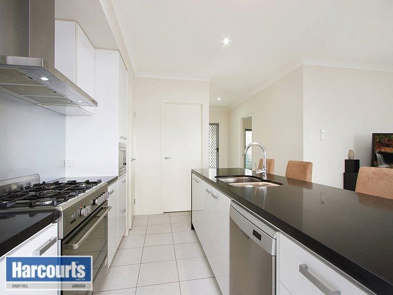 33 Frankland Av, Waterford QLD 4133