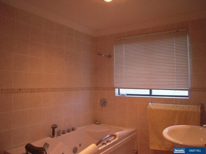 30 Rholanda Crescent, Springwood QLD 4127