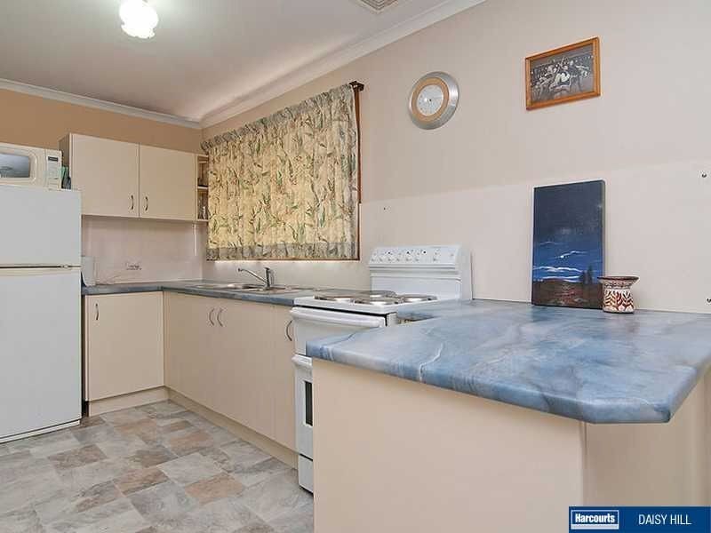 15 Jamie Grove, Springwood QLD 4127