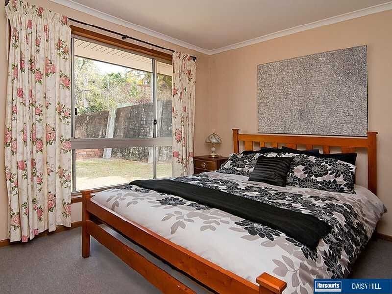 15 Jamie Grove, Springwood QLD 4127