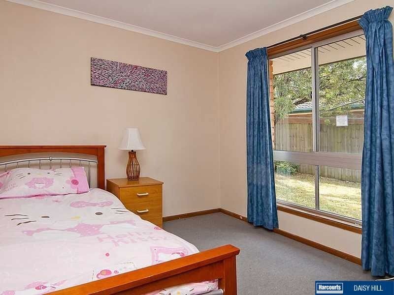 15 Jamie Grove, Springwood QLD 4127