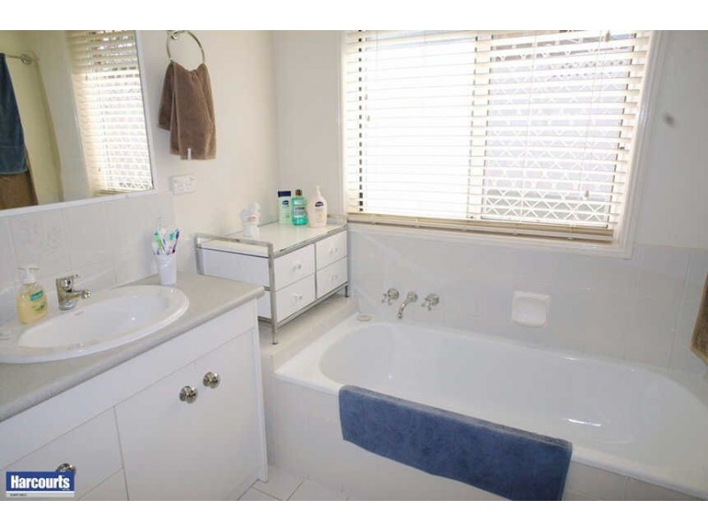 10,8 Scarlett St, Daisy Hill QLD 4127