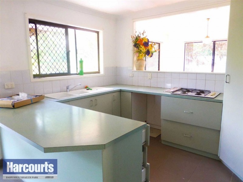 2  Begonia Ave, Daisy Hill QLD 4127