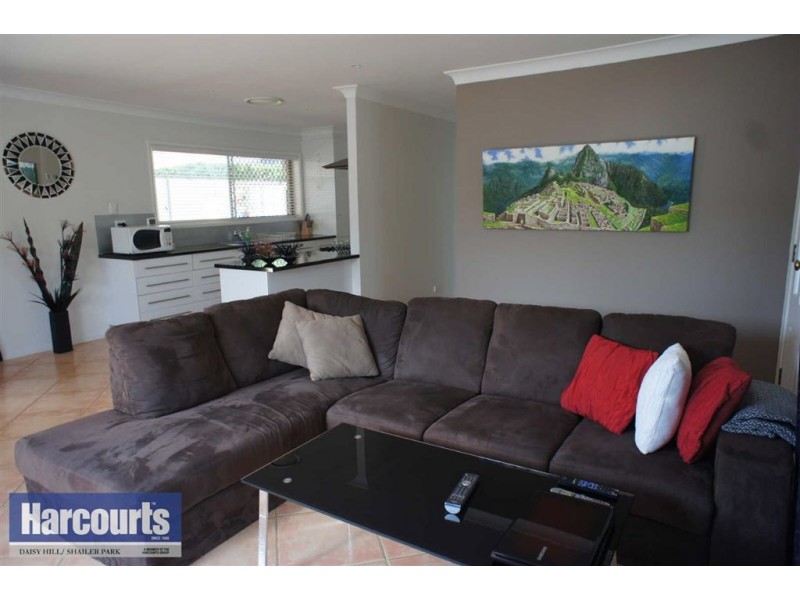 6 Wenlock Cres, Springwood QLD 4127