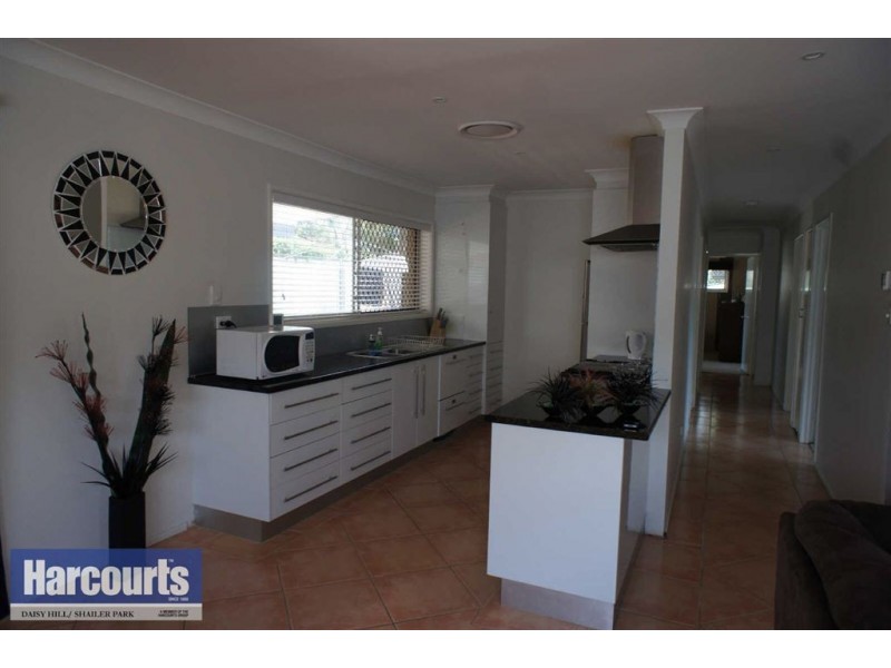 6 Wenlock Cres, Springwood QLD 4127