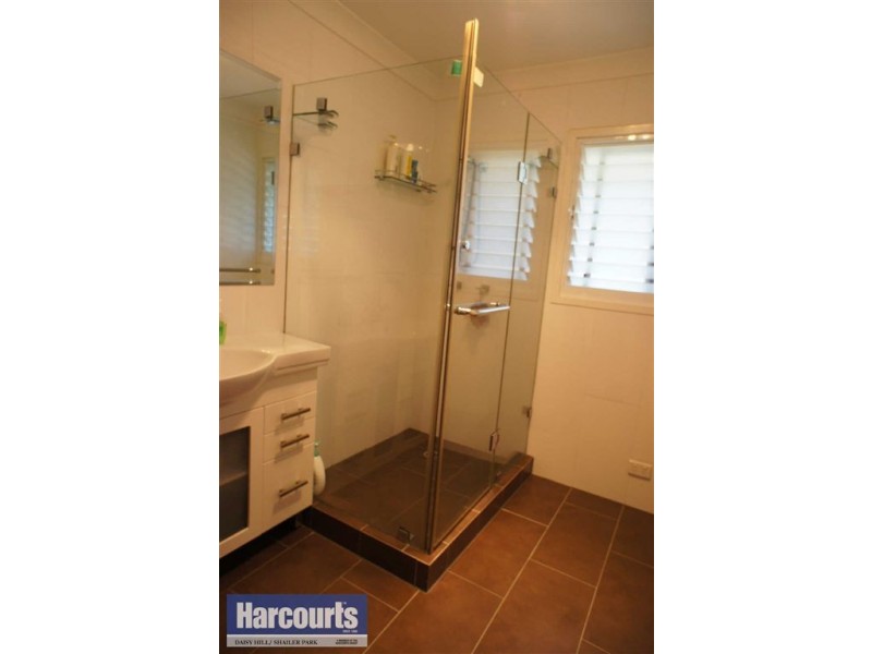 6 Wenlock Cres, Springwood QLD 4127