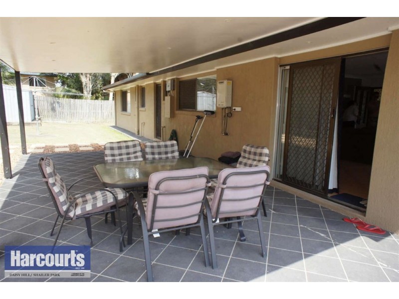 6 Wenlock Cres, Springwood QLD 4127