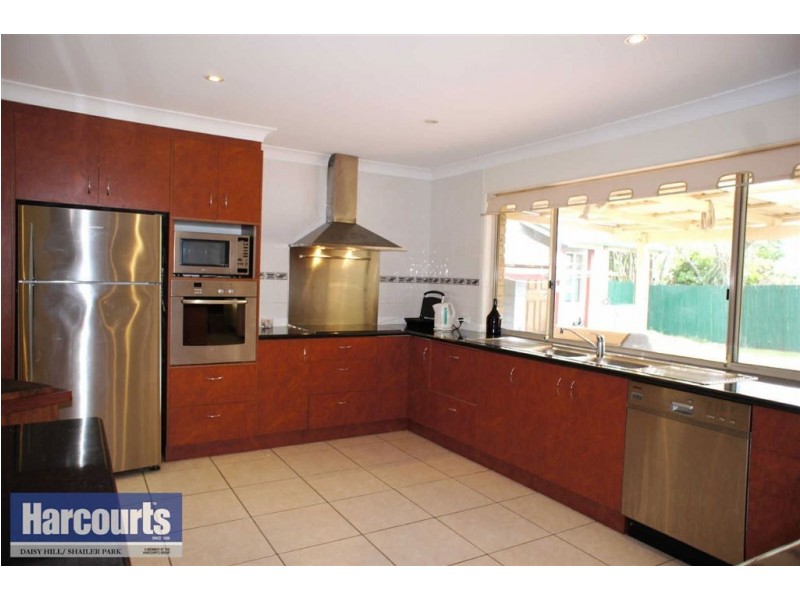 48 John Paul Dr, Daisy Hill QLD 4127