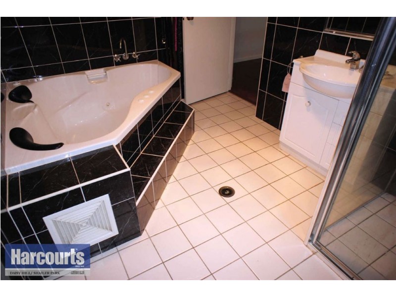 48 John Paul Dr, Daisy Hill QLD 4127