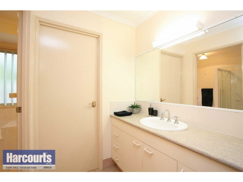 4 Cameron Ct, Daisy Hill QLD 4127