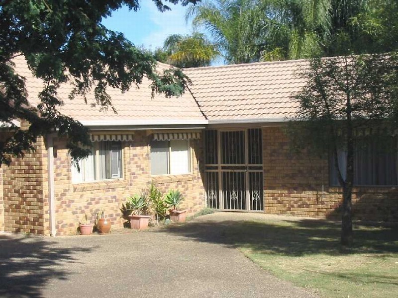 74 John Paul Drive, Daisy Hill QLD 4127