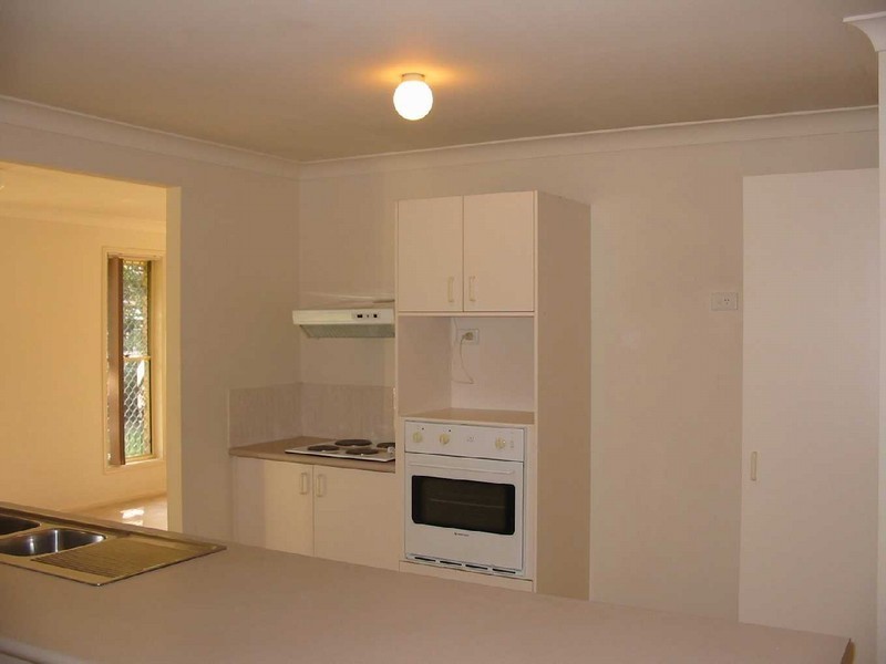 105 pohon, Tanah Merah QLD 4128