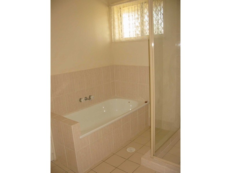 105 pohon, Tanah Merah QLD 4128