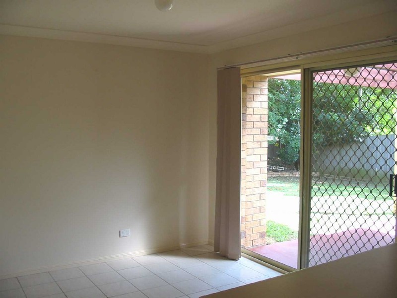 105 pohon, Tanah Merah QLD 4128
