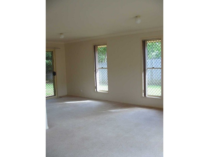 105 pohon, Tanah Merah QLD 4128