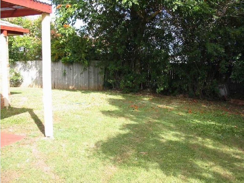 105 pohon, Tanah Merah QLD 4128
