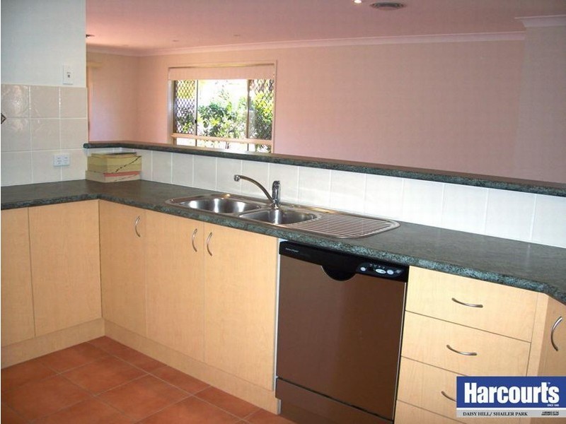 11a Begonia Street, Daisy Hill QLD 4127