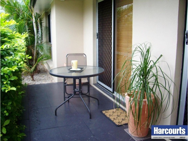 16 Farrow Street, Daisy Hill QLD 4127