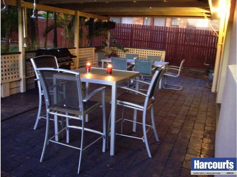 16 Farrow Street, Daisy Hill QLD 4127