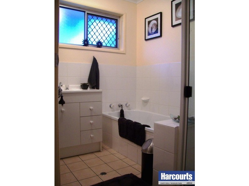 16 Farrow Street, Daisy Hill QLD 4127