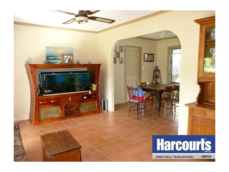 4 Lilac Street, Daisy Hill QLD 4127