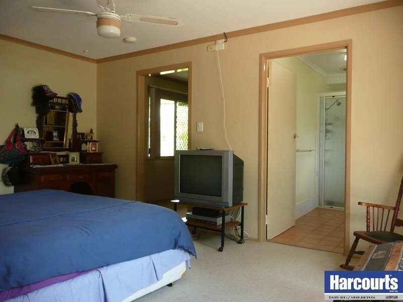 4 Lilac Street, Daisy Hill QLD 4127