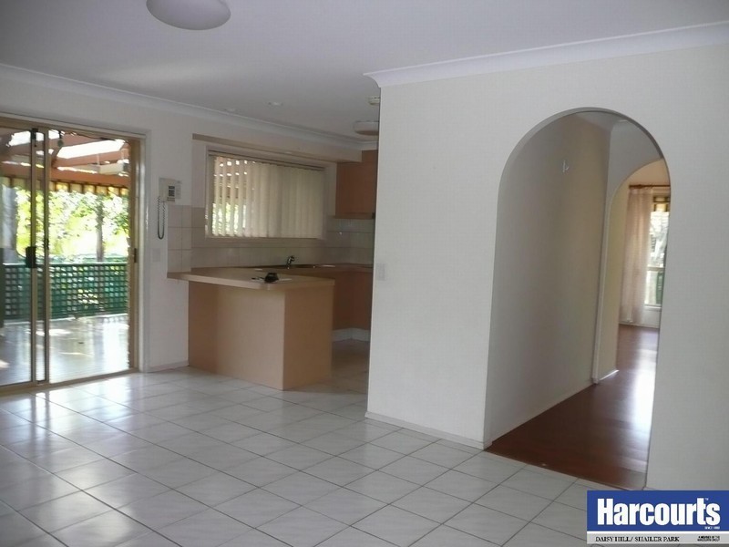 74 John Paul Drive, Daisy Hill QLD 4127
