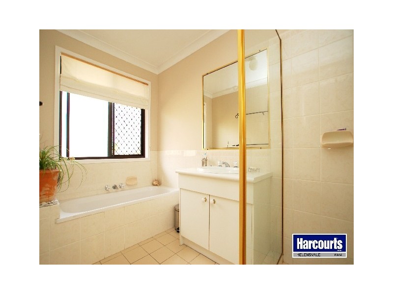 11 Otford Place, Helensvale QLD 4212