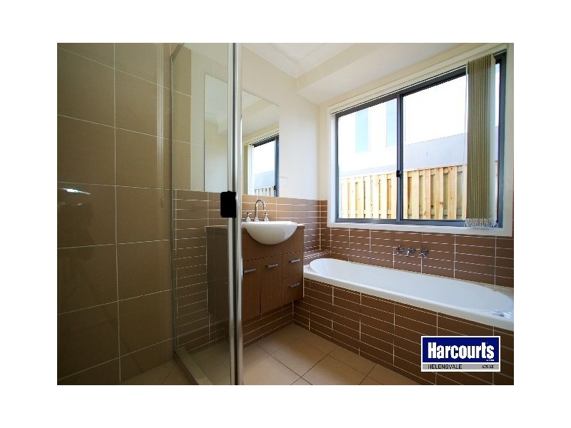 10 Twynam Mews, Pacific Pines QLD 4211