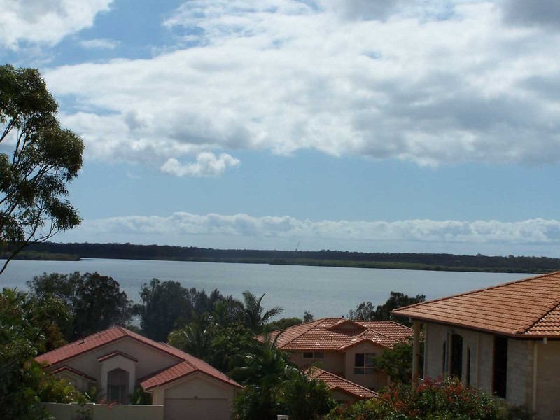 7 Moonda Crt, Helensvale QLD 4212