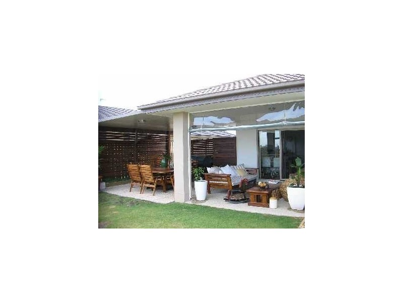 33 Harmsworth Rd, Pacific Pines QLD 4211