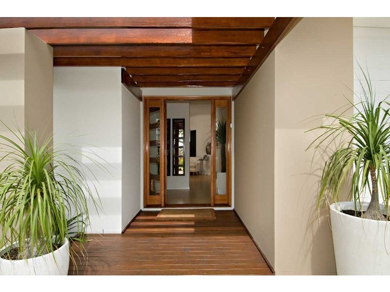 33 Harmsworth Rd, Pacific Pines QLD 4211