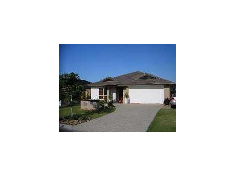 33 Harmsworth Rd, Pacific Pines QLD 4211