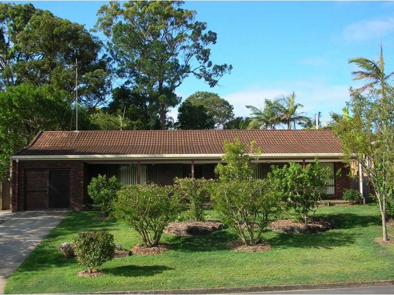 3 Lunar Court, Benowa QLD 4217