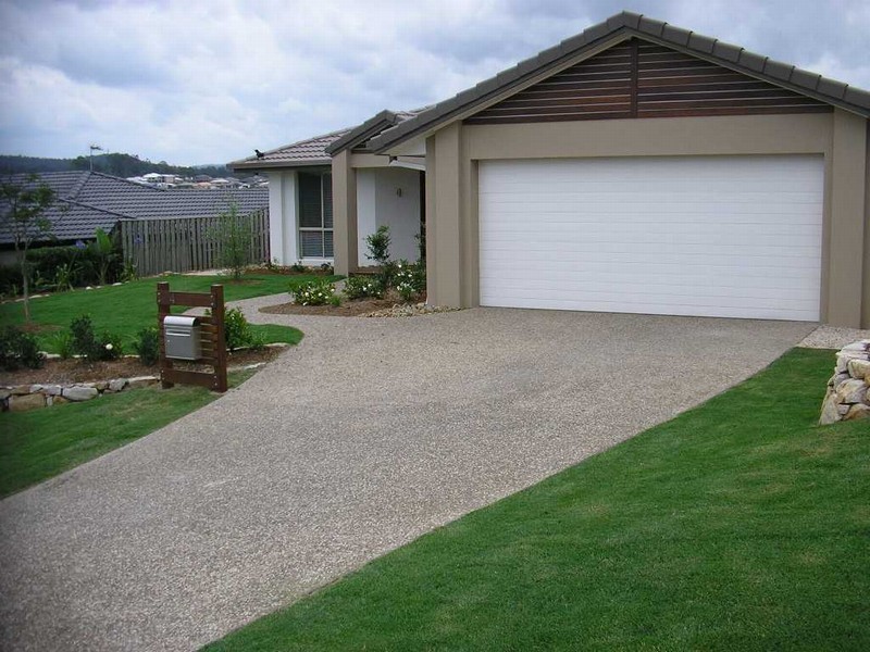 4 Salvado Drive, Pacific Pines QLD 4211