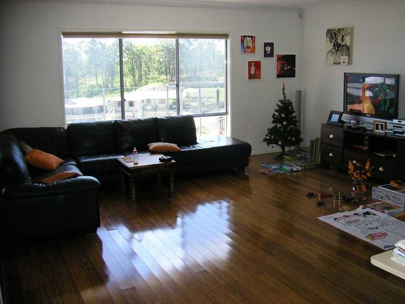 18 Wunburra Circuit, Pacific Pines QLD 4211