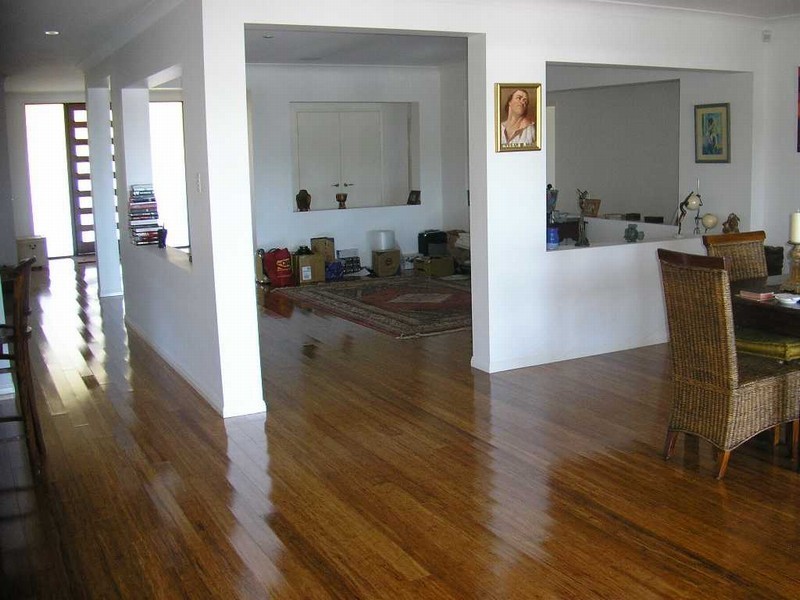 18 Wunburra Circuit, Pacific Pines QLD 4211