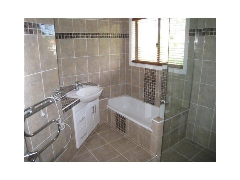 4 Darling Crescent, Molendinar QLD 4214