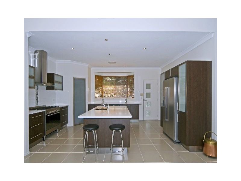 17 Clarence Drive, Helensvale QLD 4212